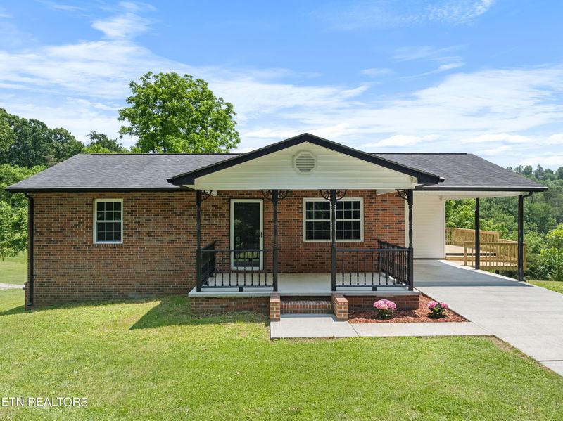695 Mt Paran Loop, Jacksboro, TN 37757