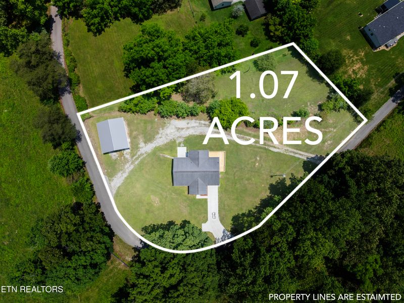 695 Mt Paran Loop, Jacksboro, TN 37757