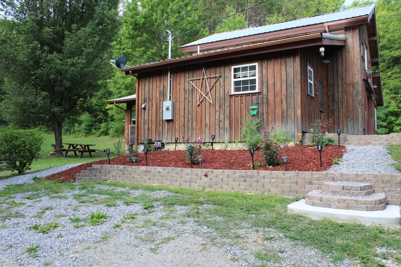 695 Poor Valley Rd, Rutledge, TN 37861