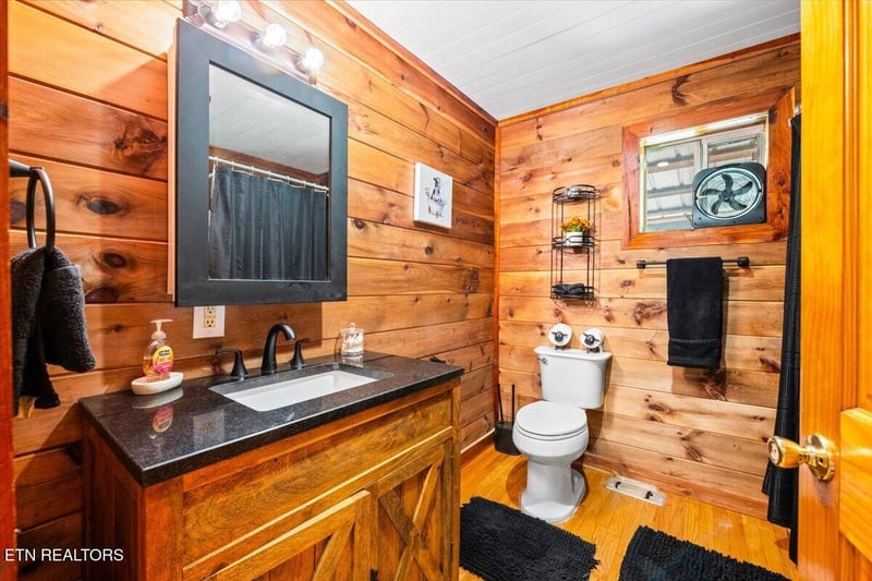696 Young Rd, Lafollette, TN 37766
