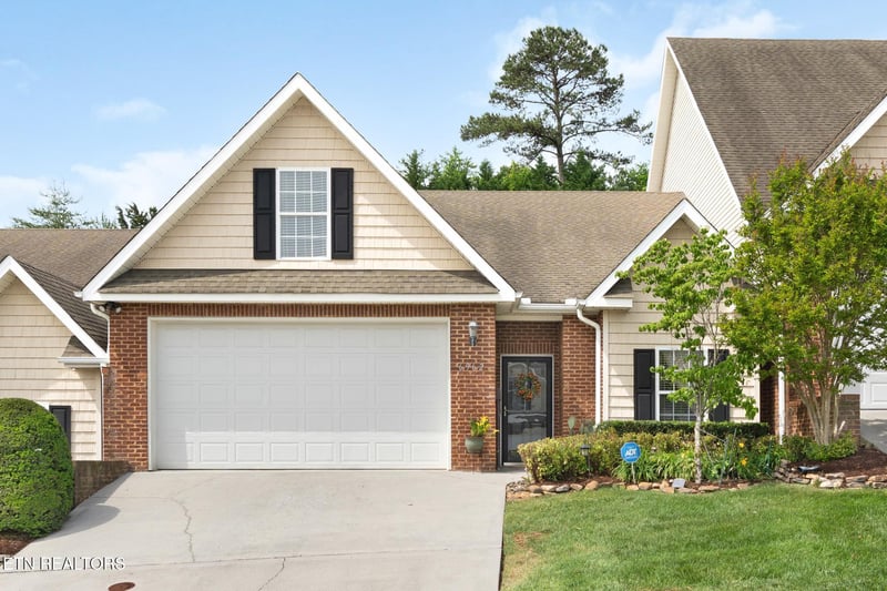 6962 Pemmbrooke Shire Ln, Knoxville, TN 37909