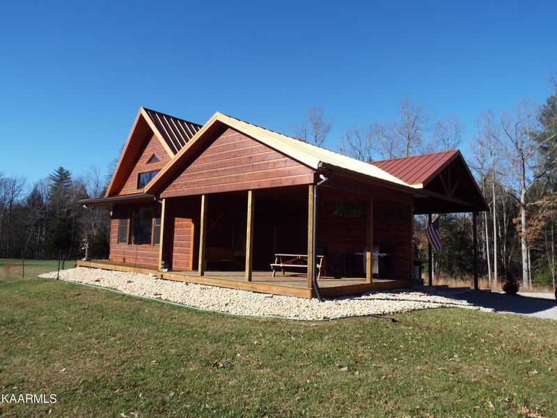 698 Four Mile Creek Rd, Deer Lodge, TN 37726