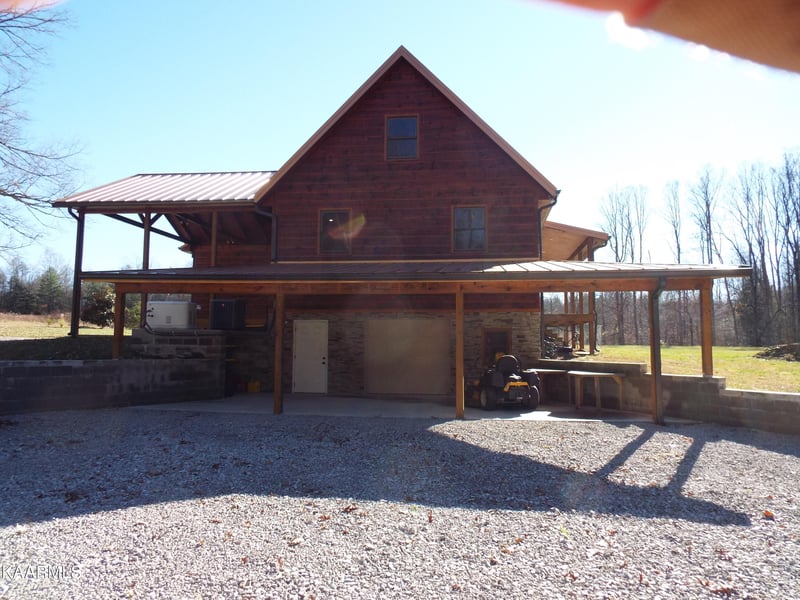 698 Four Mile Creek Rd, Deer Lodge, TN 37726