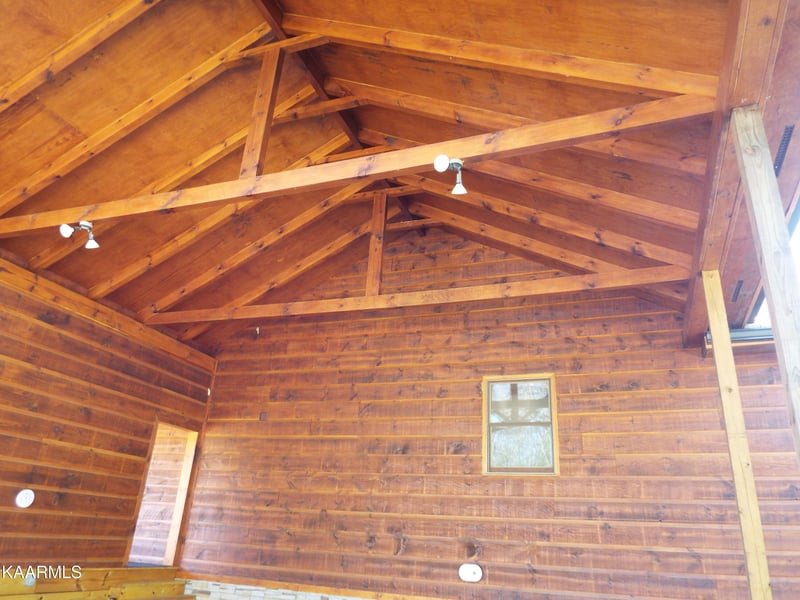 698 Four Mile Creek Rd, Deer Lodge, TN 37726