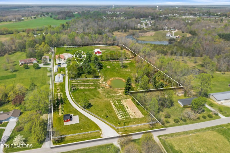 698 Maynard Rd, Crossville, TN 38571