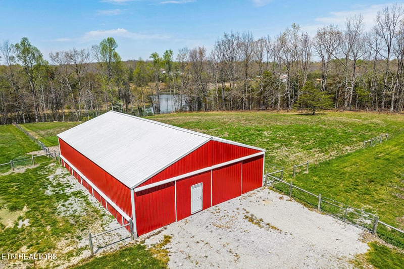 698 Maynard Rd, Crossville, TN 38571