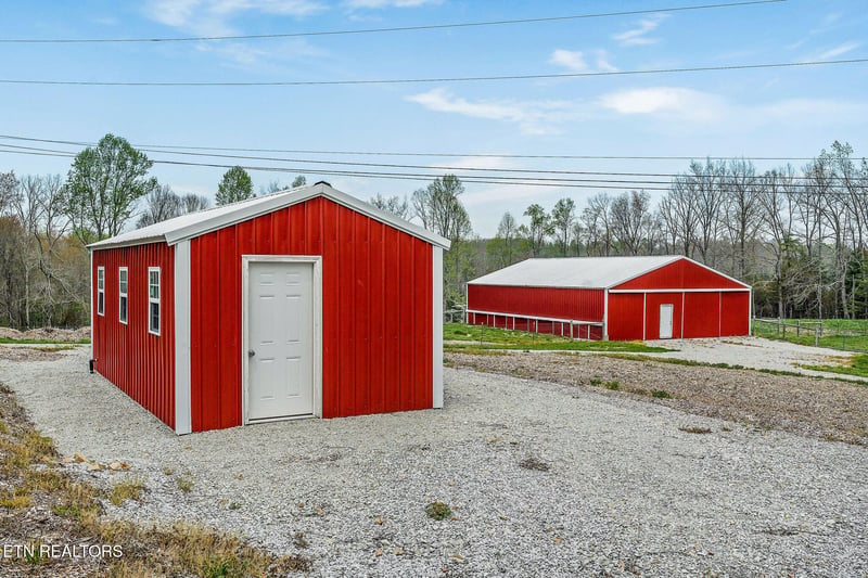 698 Maynard Rd, Crossville, TN 38571