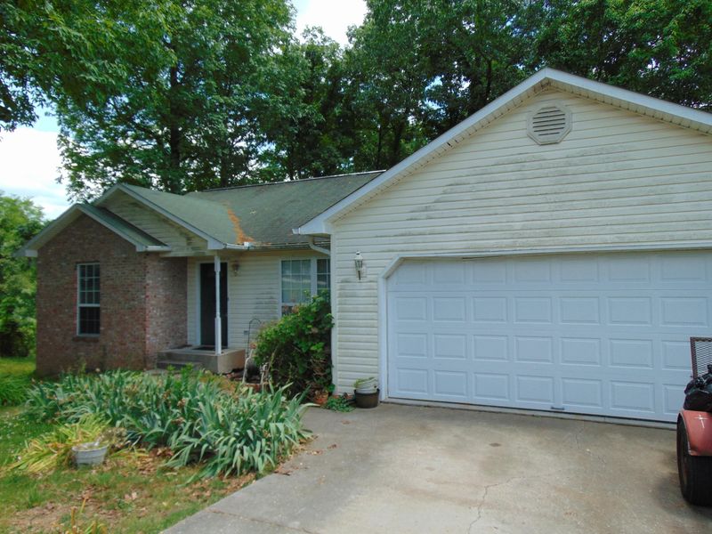 698 W Ridgecrest Dr, Kingston, TN 37763