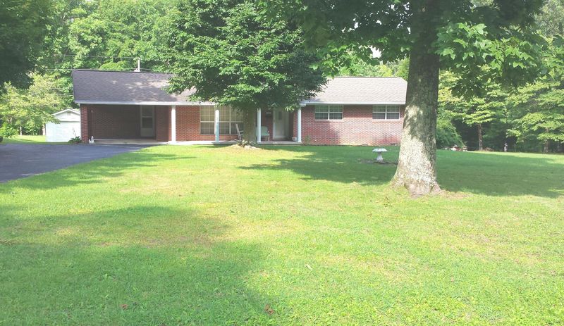 699 Cooper Lake Rd, Oneida, TN 37841