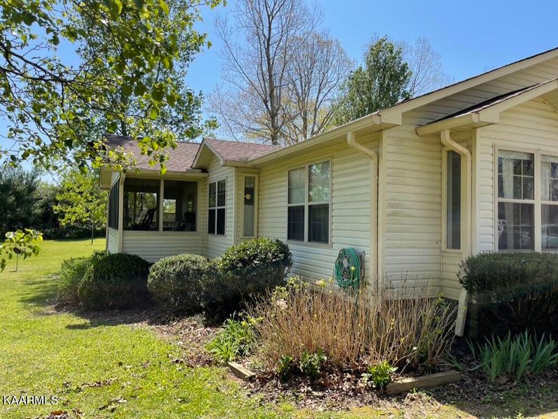 699 E Mayland Dr, Crossville, TN 38571