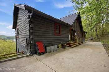 699 Lakeview Dr, Sharps Chapel, TN 37866