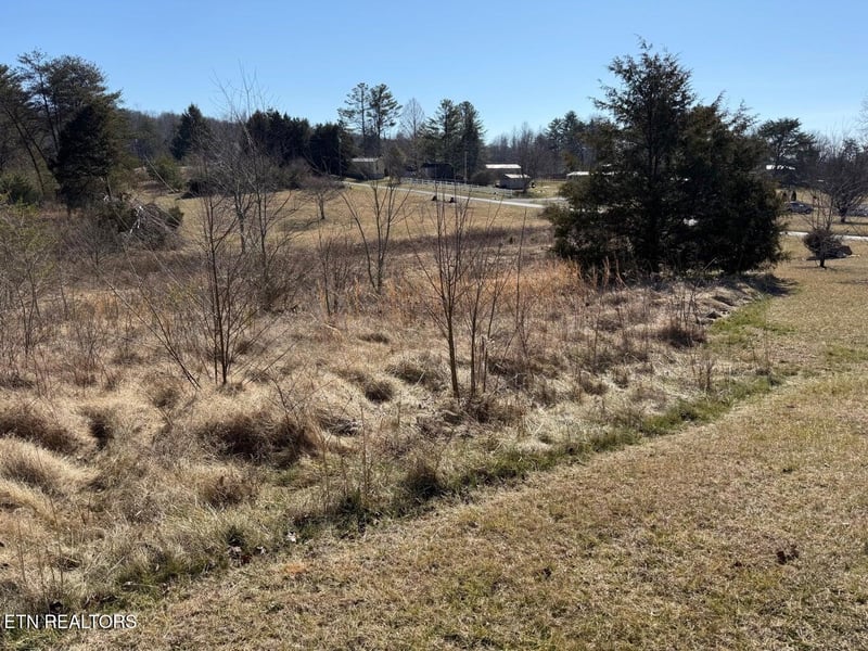 7 Crockett Lake Dr, Crossville, TN 38572