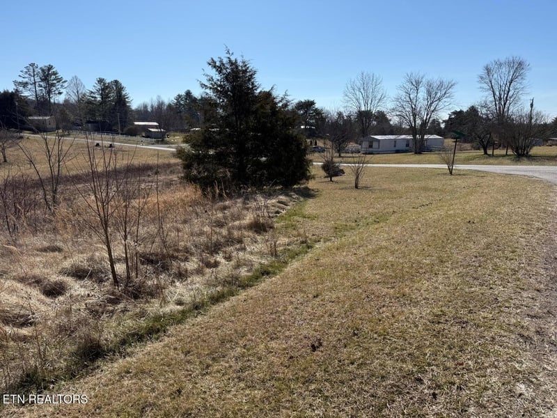 7 Crockett Lake Dr, Crossville, TN 38572