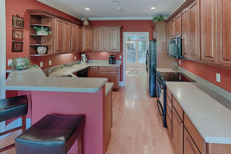 70 Hickory Tr, Norris, TN 37828