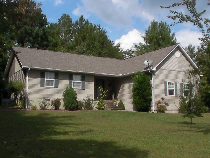 70 Holiday Dr, Crossville, TN 38555