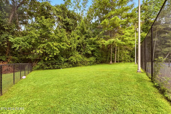 70 Valley Forge Dr, Oak Ridge, TN 37830
