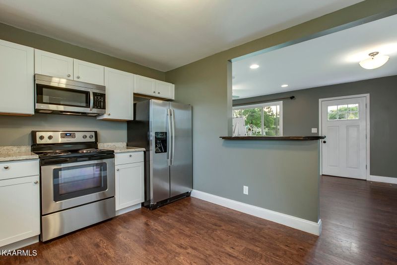 700 Centeroak Dr, Knoxville, TN 37920