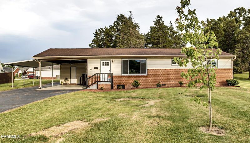 700 Centeroak Dr, Knoxville, TN 37920