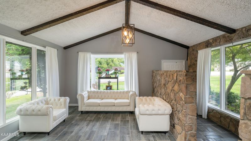 700 Crestview Dr, Rockwood, TN 37854