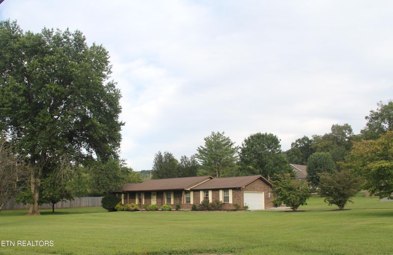 700 E Beavercreek Dr, Knoxville, TN 37918