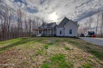 700 Evelyn Pvt Dr, Huntsville, TN 37756