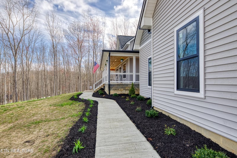 700 Evelyn Pvt Dr, Huntsville, TN 37756