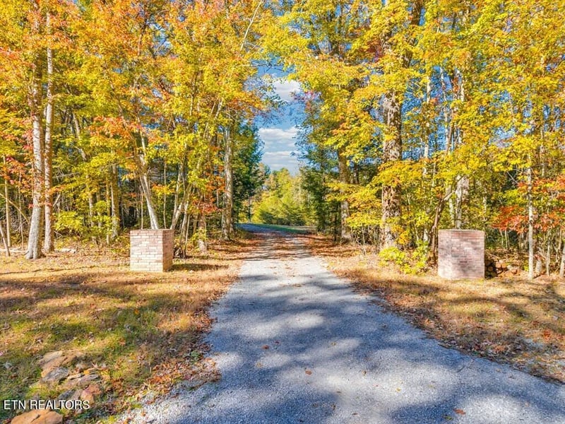 700 Falls Rd, Monterey, TN 38574