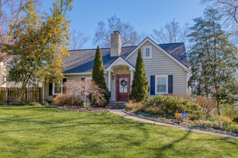 700 Forest Heights Rd, Knoxville, TN 37919
