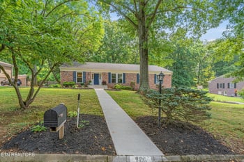 700 Kempton Rd, Knoxville, TN 37909