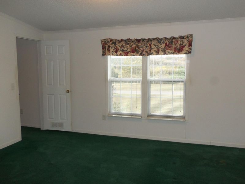 700 Lake Dr, Loudon, TN 37774