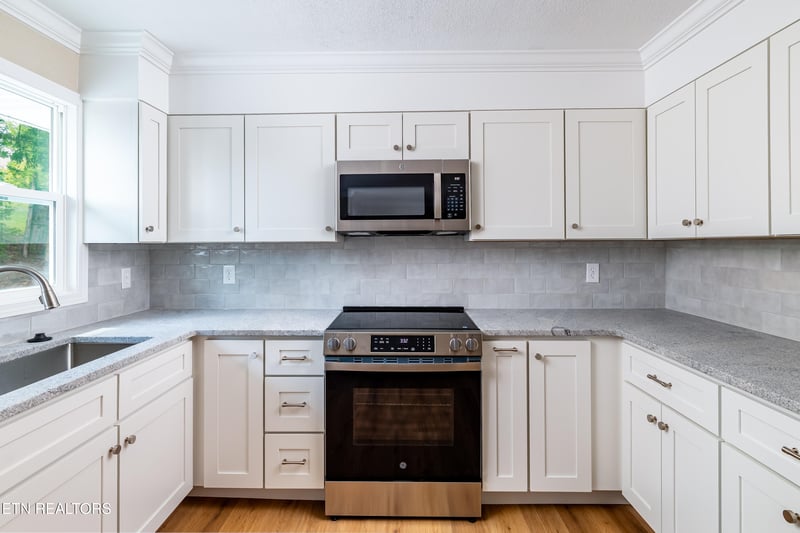 700 Lakeview Dr, Loudon, TN 37774