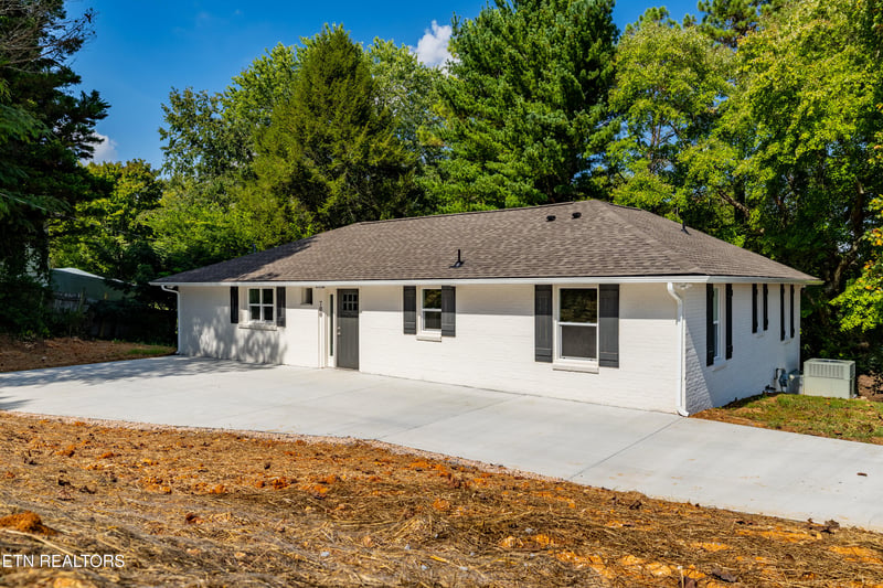 700 Lakeview Dr, Loudon, TN 37774