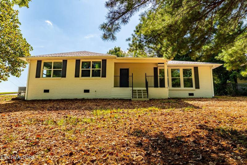 700 Lakeview Dr, Loudon, TN 37774