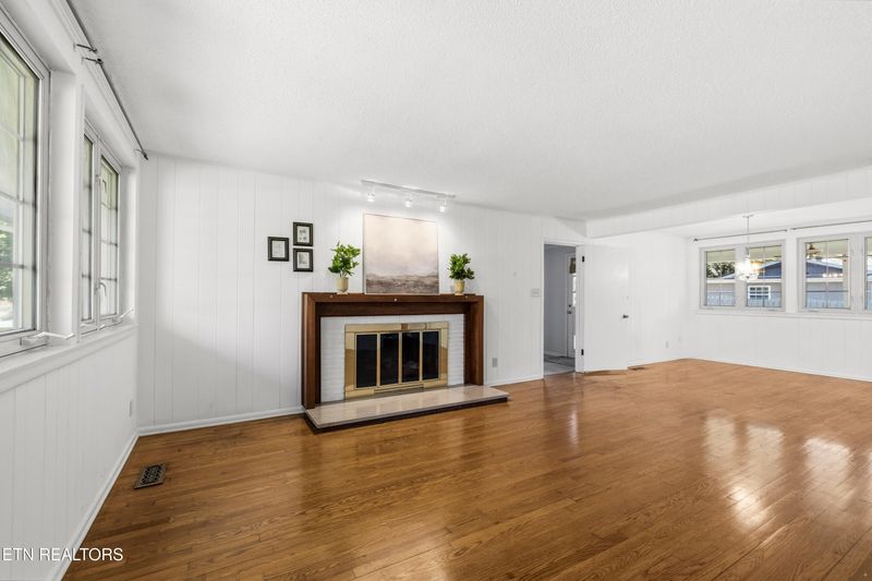 7002 Downing Dr, Knoxville, TN 37909