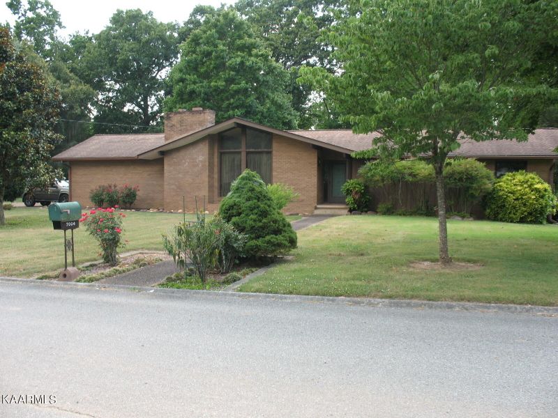 7004 Regency Rd, Knoxville, TN 37931