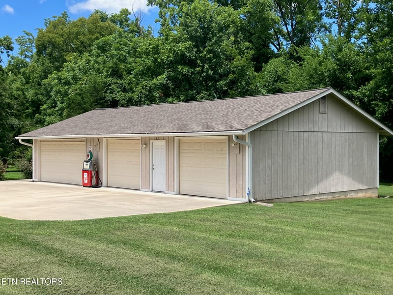 7004 Rollins Rd, Knoxville, TN 37918