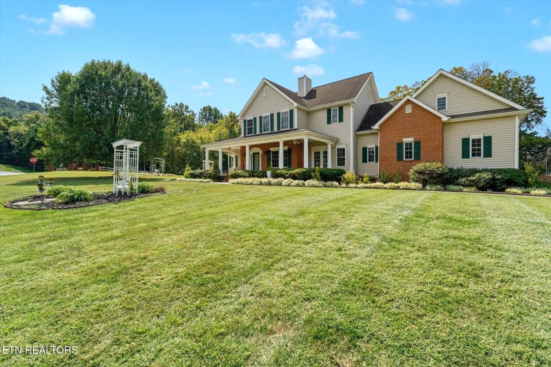 7007 Summer Oak Ln, Knoxville, TN 37918