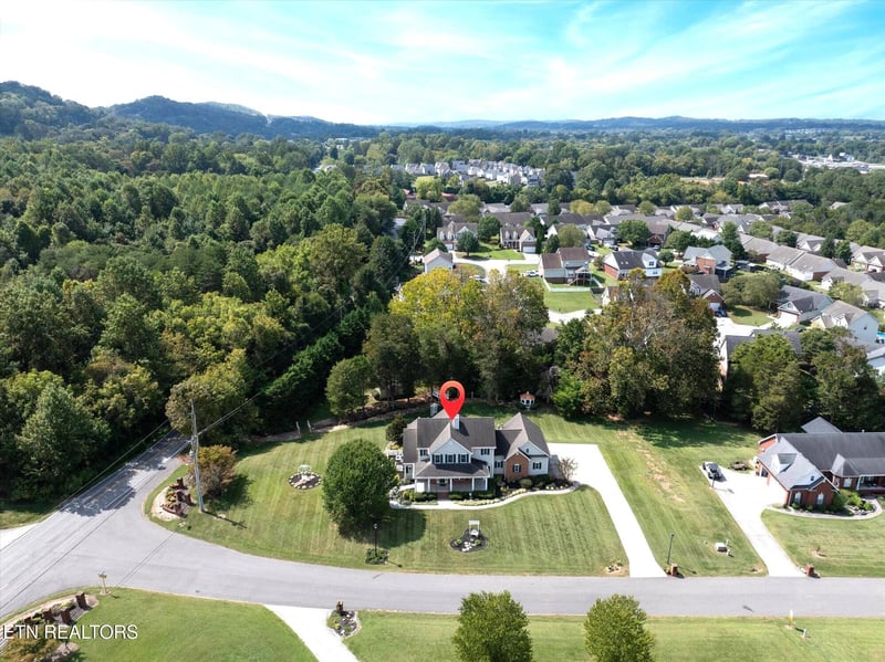 7007 Summer Oak Ln, Knoxville, TN 37918
