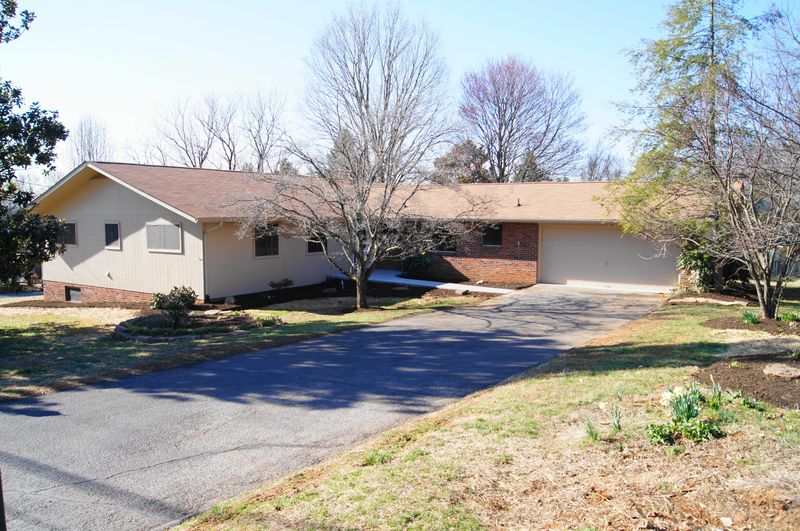 701 Chateaugay Rd, Knoxville, TN 37923
