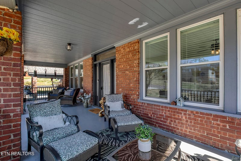 701 Gresham Rd, Knoxville, TN 37918