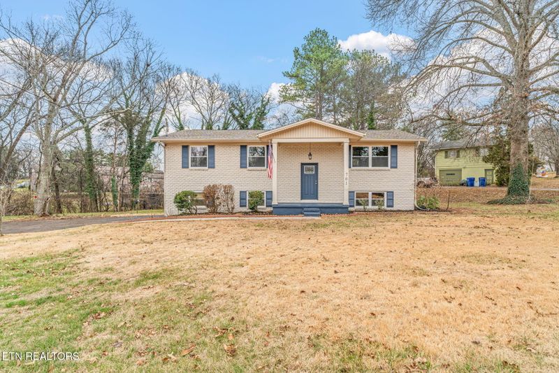 701 S Cedar Bluff Rd, Knoxville, TN 37922