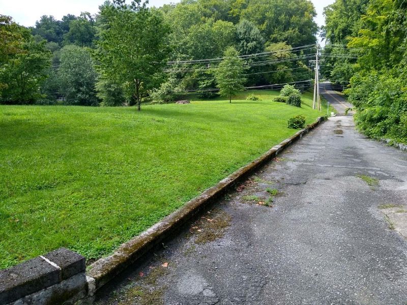 701 S Tennessee Ave, Lafollette, TN 37766