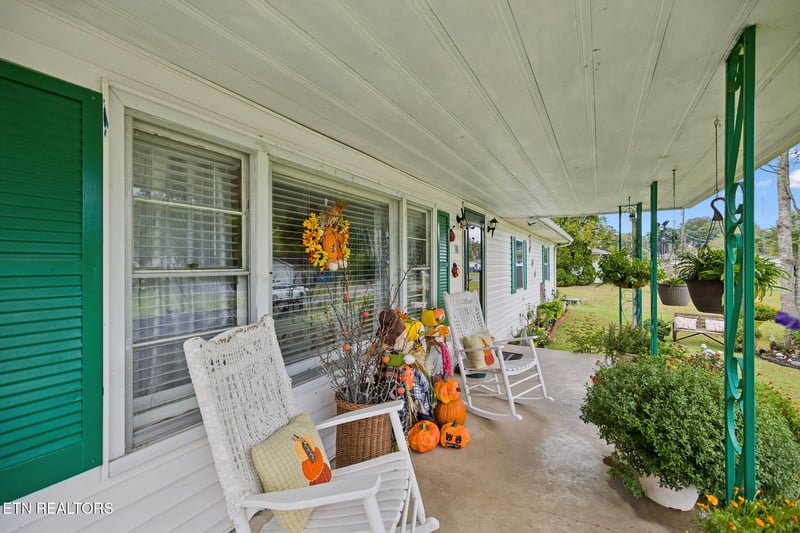 701 Sycamore Ln, Oliver Springs, TN 37840