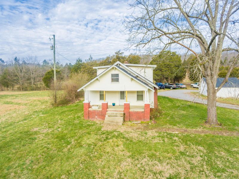 701 W Raccoon Valley Dr, Heiskell, TN 37754