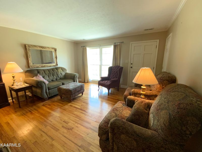 701 W Ridgecrest Dr, Kingston, TN 37763
