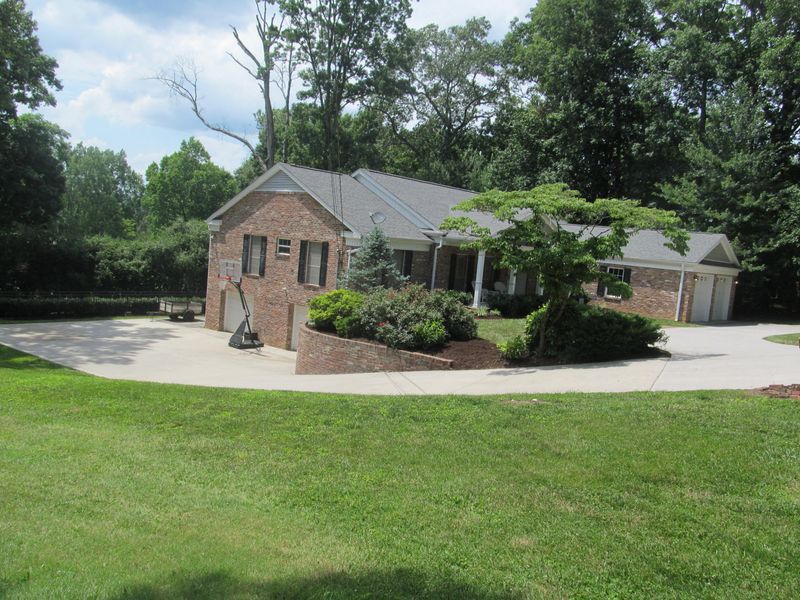 701 Westborough Rd, Knoxville, TN 37909