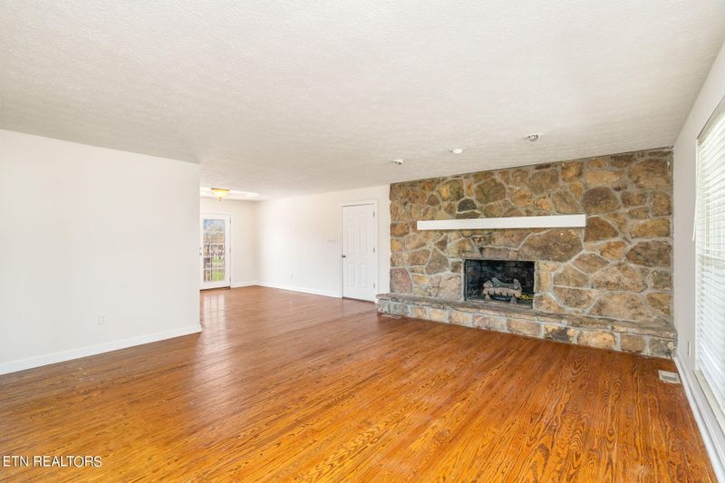 7013 Wright Rd, Knoxville, TN 37931