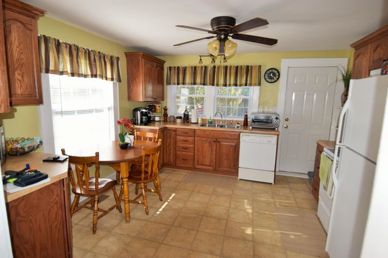 7017 Ridgeview Rd, Corryton, TN 37721