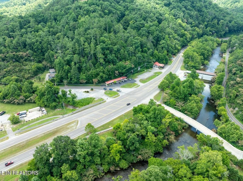 7018 E Lamar Alexander Pkwy, Townsend, TN 37882