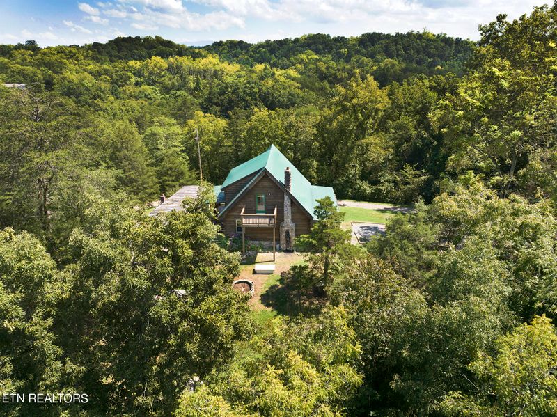 702 Apache Trail Way, Sevierville, TN 37876